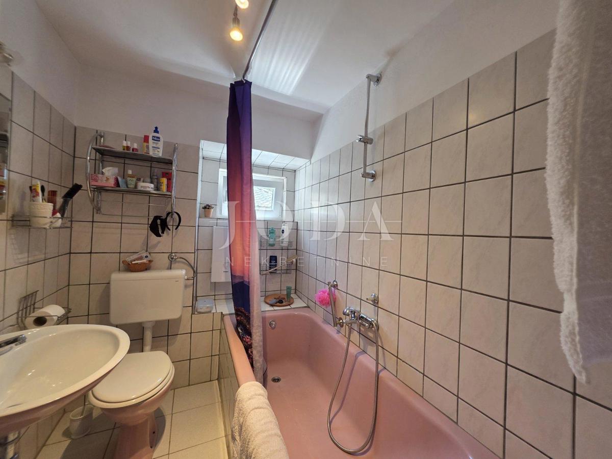 Crikvenica – Casa ristrutturata con vista mare nell’entroterra tranquillo