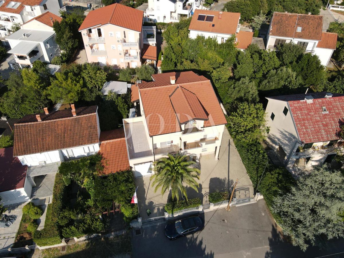 Appartamento JADRANOVO con garage, cucina estiva e taverna