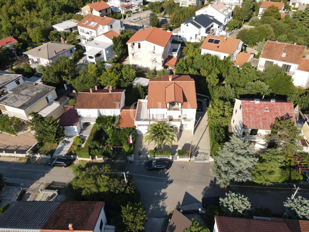 Appartamento JADRANOVO con garage, cucina estiva e taverna