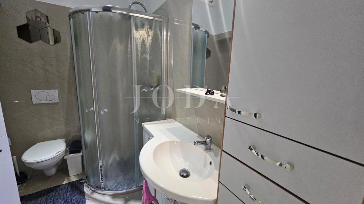 Appartamento JADRANOVO con garage, cucina estiva e taverna