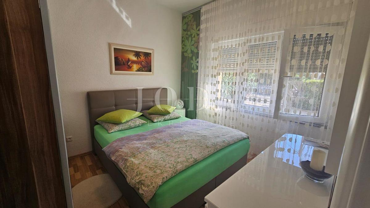 Appartamento JADRANOVO con garage, cucina estiva e taverna