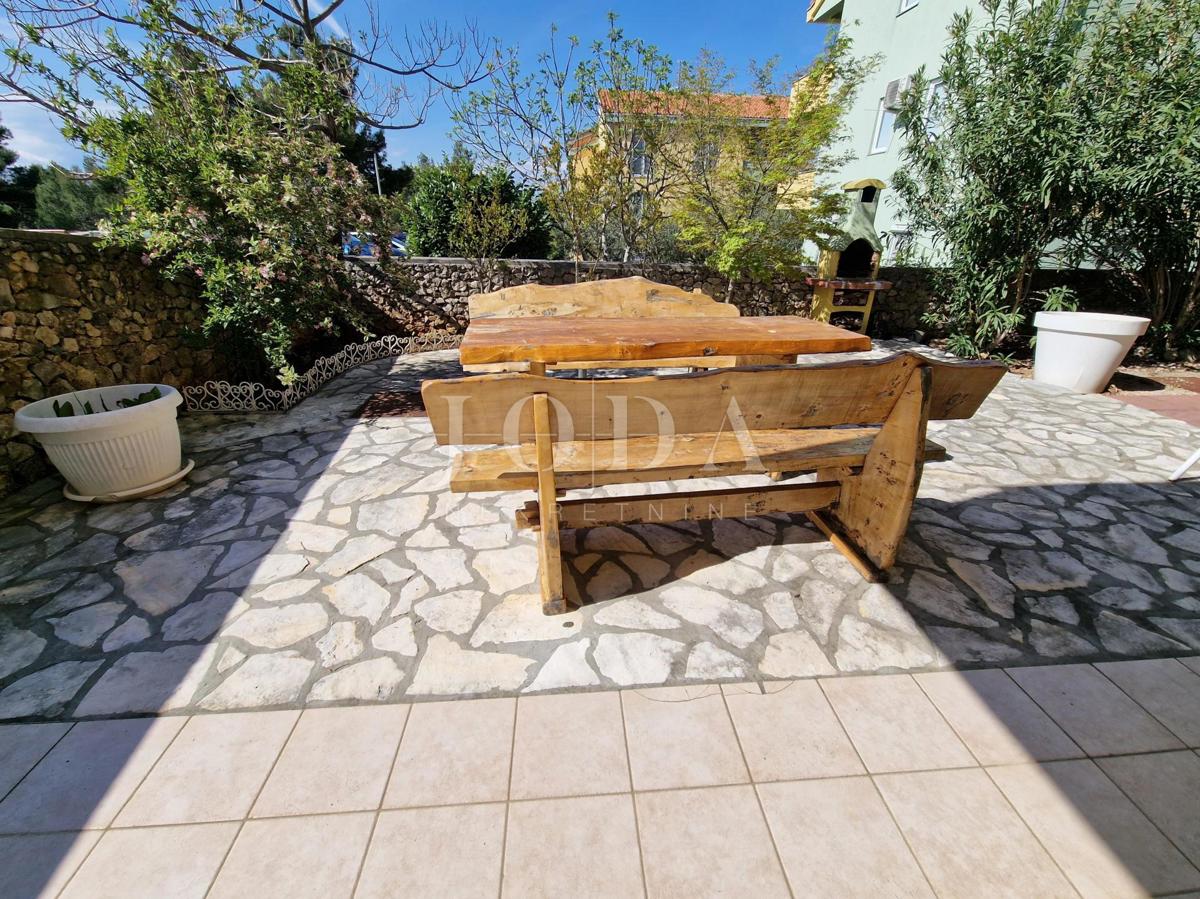 Klimno, appartamento al piano terra