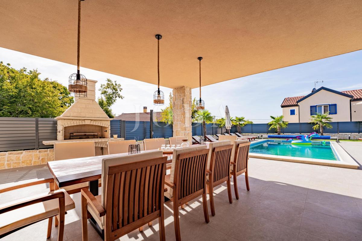 Krk, Dobrinj, Mediterranean style house with heated pool