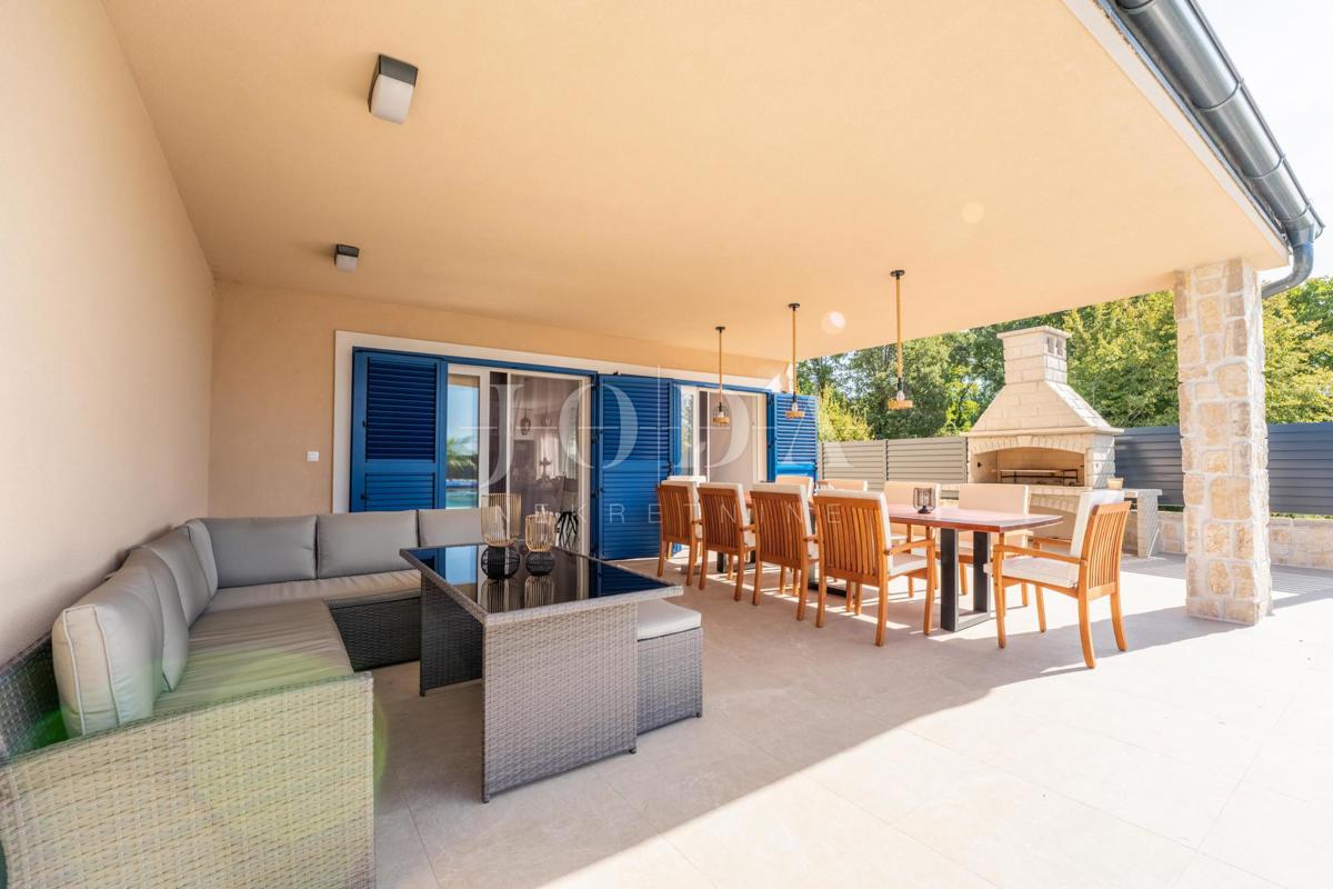 Krk, Dobrinj, Mediterranean style house with heated pool