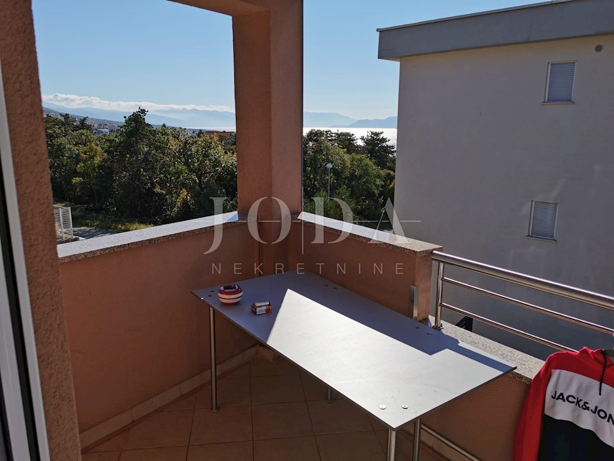 Splendido appartamento con 3 camere da letto con vista mare, parcheggio e balcone - In vendita!