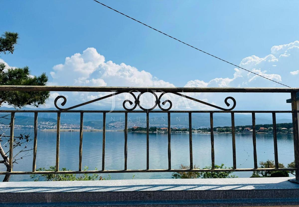 Casa in pietra prima fila al mare!