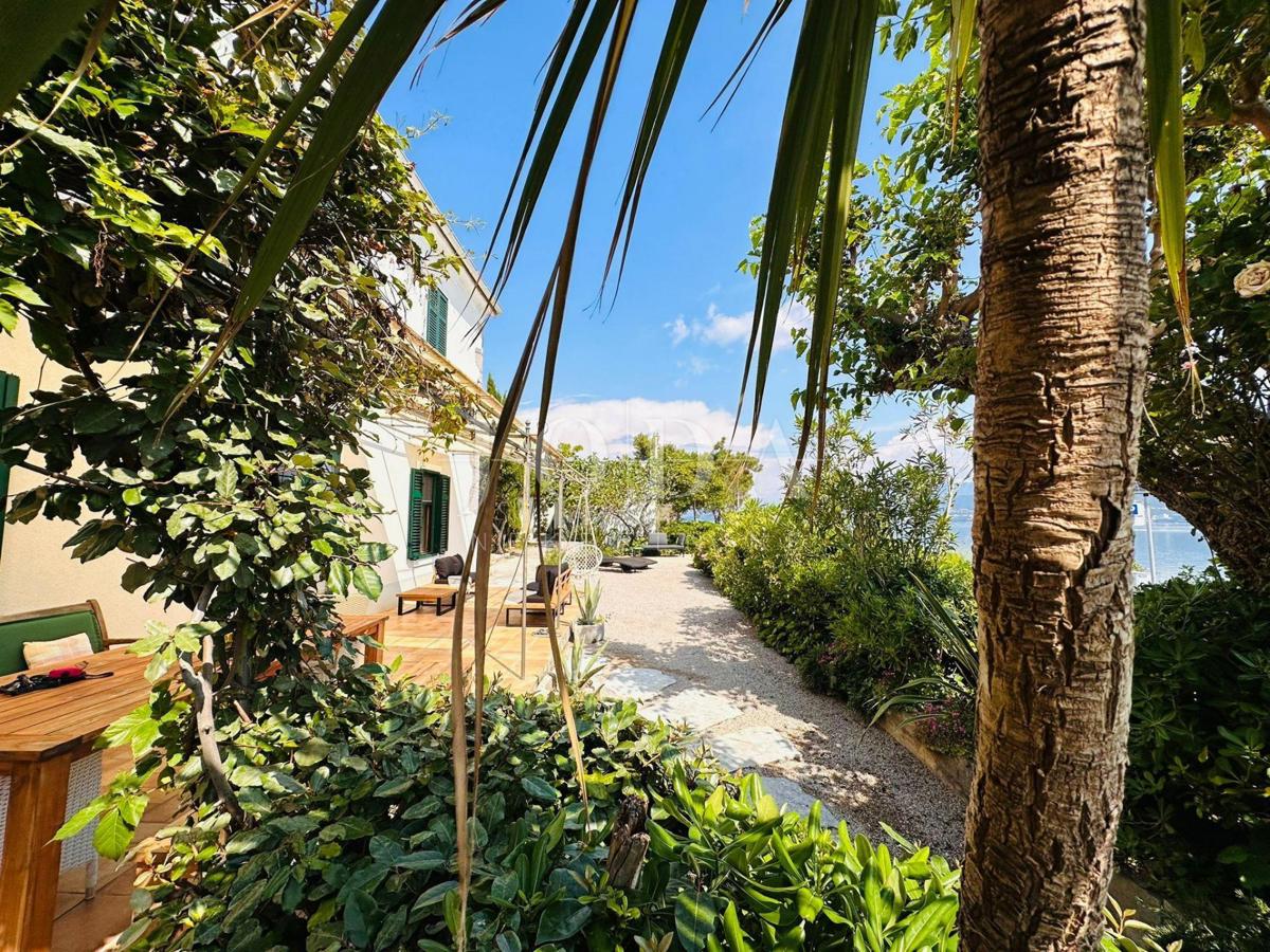 Casa in pietra prima fila al mare!