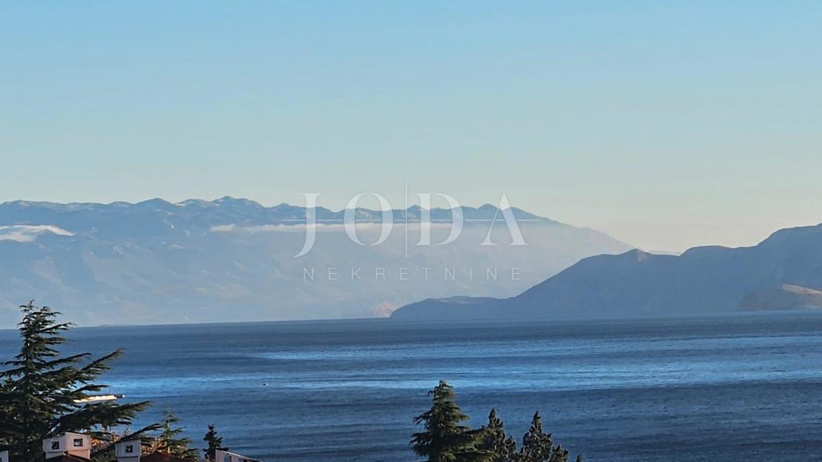 Spazioso appartamento con vista mare e ampia terrazza