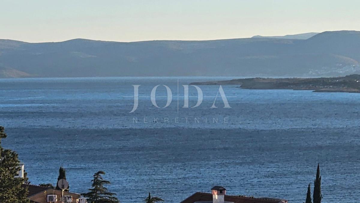 Spazioso appartamento con vista mare e ampia terrazza