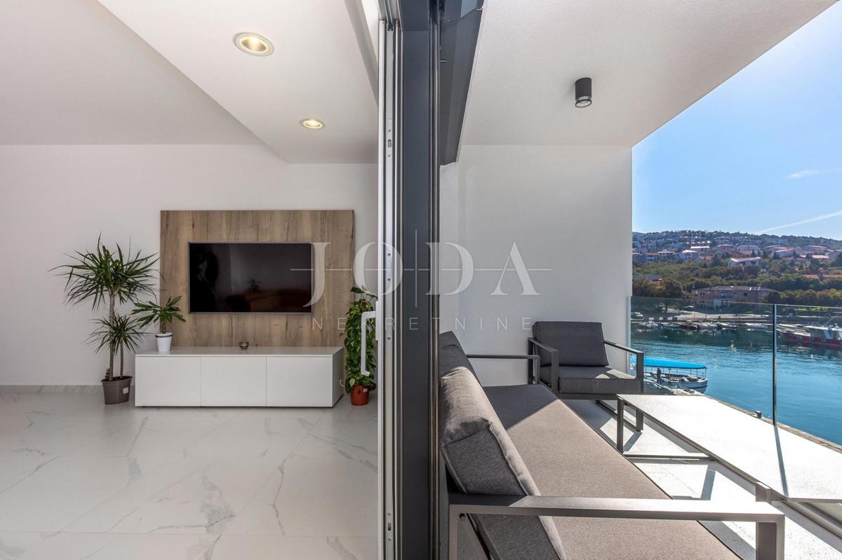 Klenovica appartamento 1a fila al mare