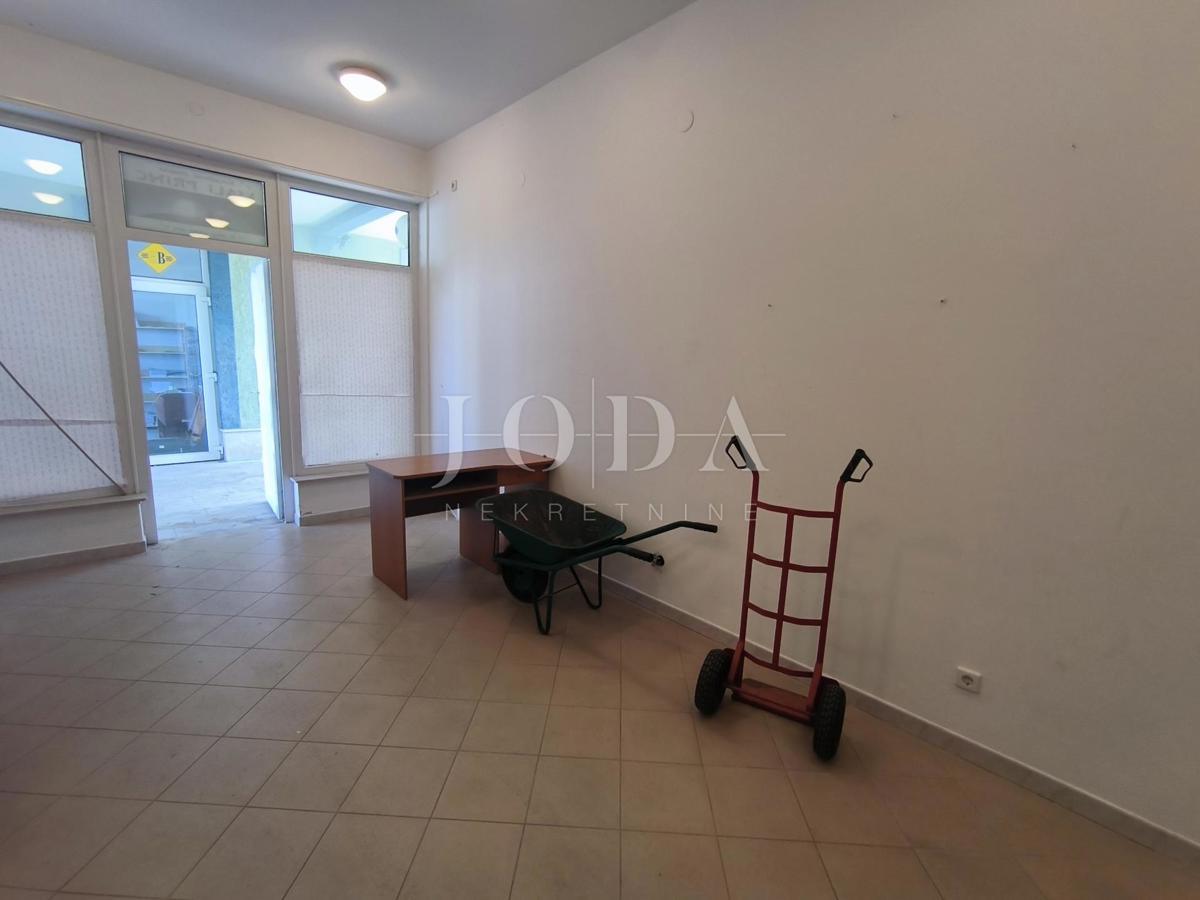 Locali commerciali in posizione privilegiata a Novi Vinodolski