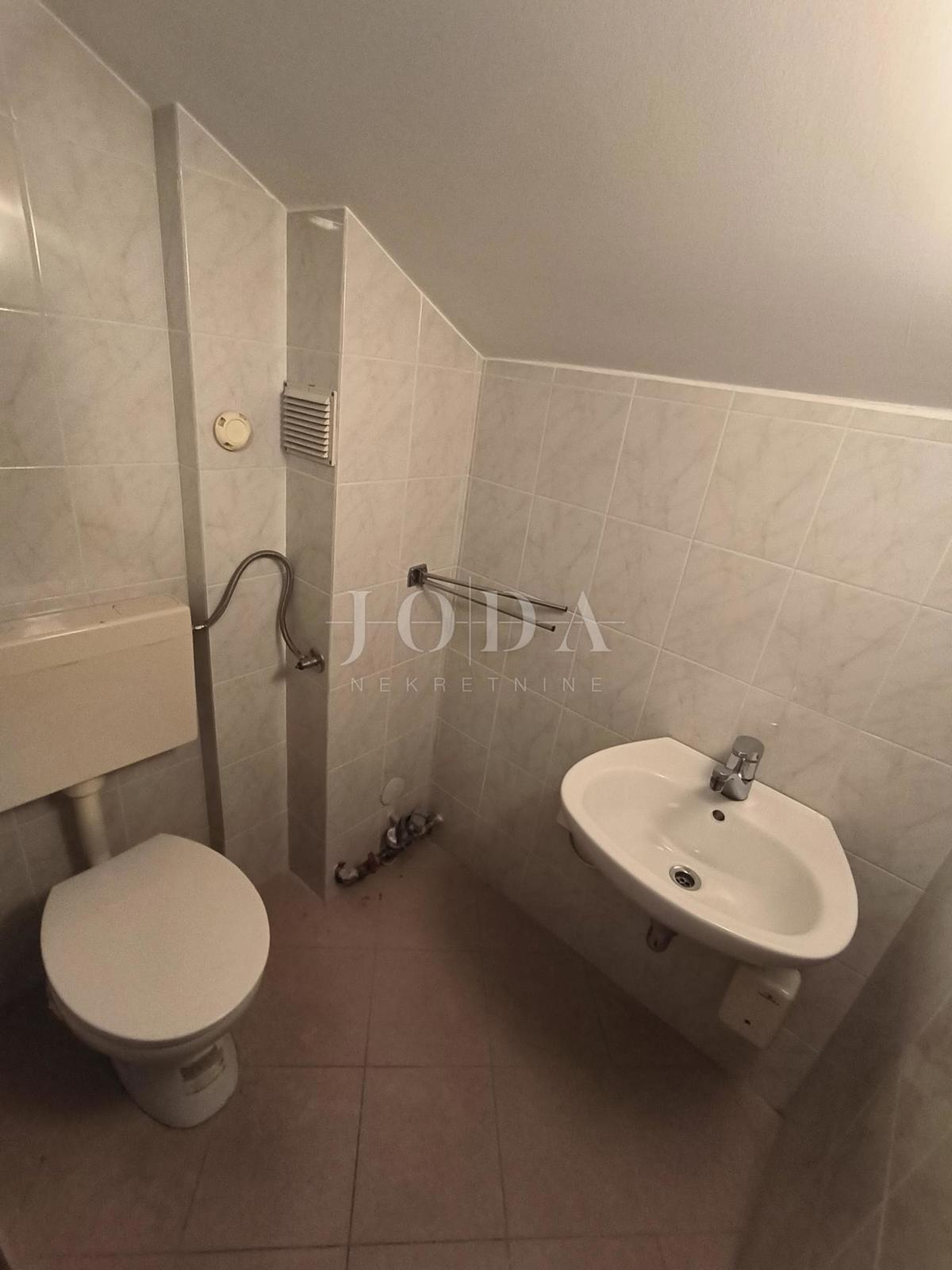 Locali commerciali in posizione privilegiata a Novi Vinodolski