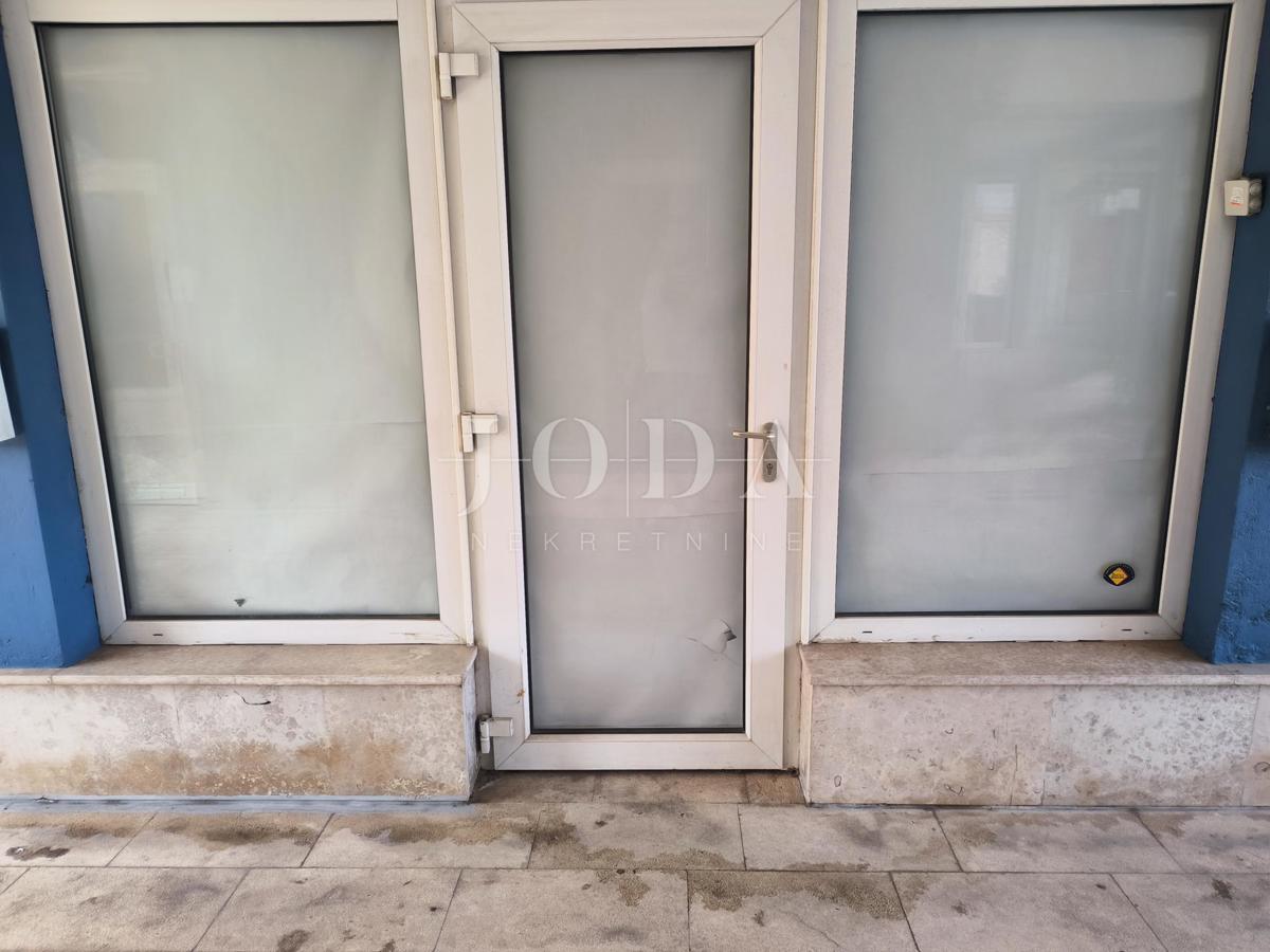 Locali commerciali in posizione privilegiata a Novi Vinodolski