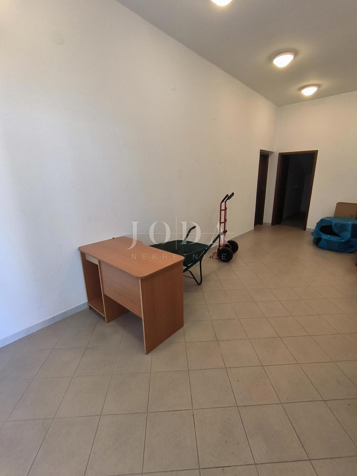 Locali commerciali in posizione privilegiata a Novi Vinodolski