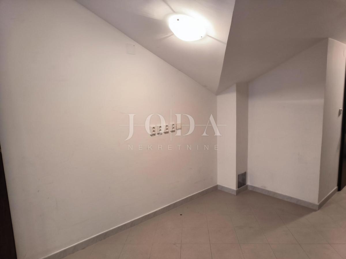 Locali commerciali in posizione privilegiata a Novi Vinodolski