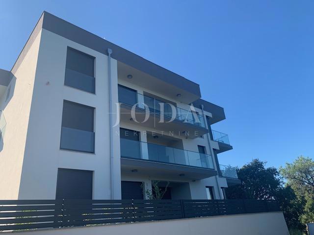 Klenovica, appartamento in prima fila sul mare