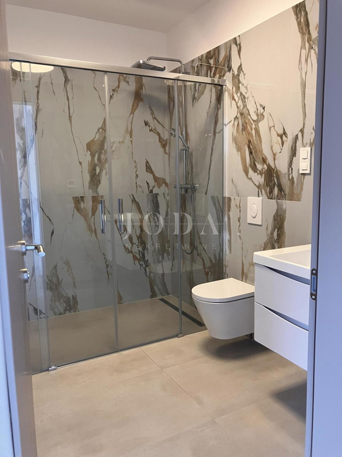 Klenovica, appartamento in prima fila sul mare