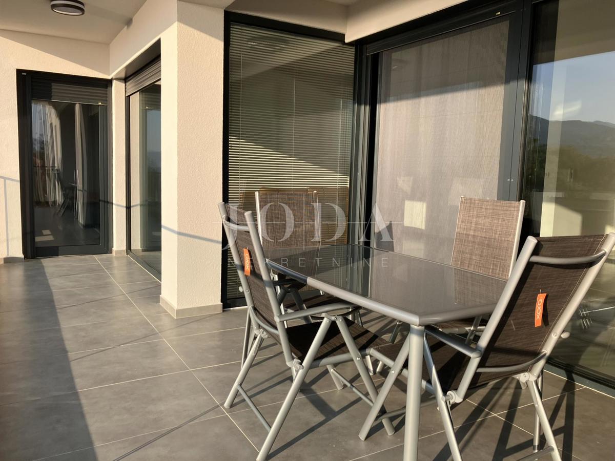 Klenovica, appartamento in prima fila sul mare