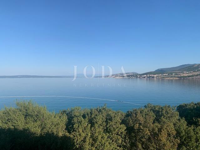 Klenovica, appartamento in prima fila sul mare