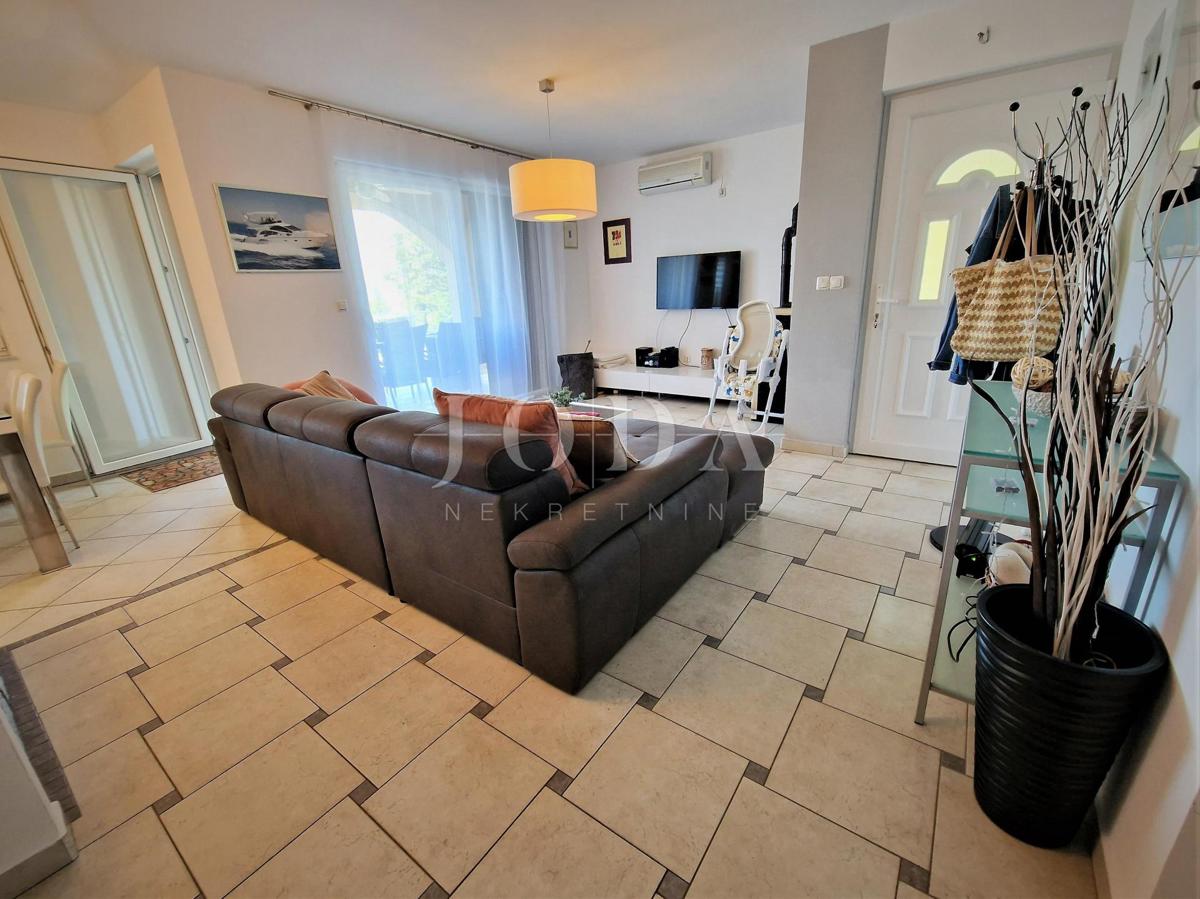 Appartamento al piano terra con vista mare