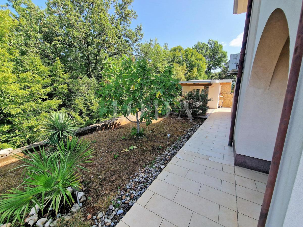 Appartamento al piano terra con vista mare