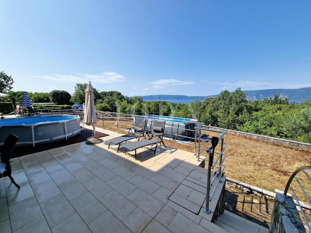 Appartamento al piano terra con vista mare