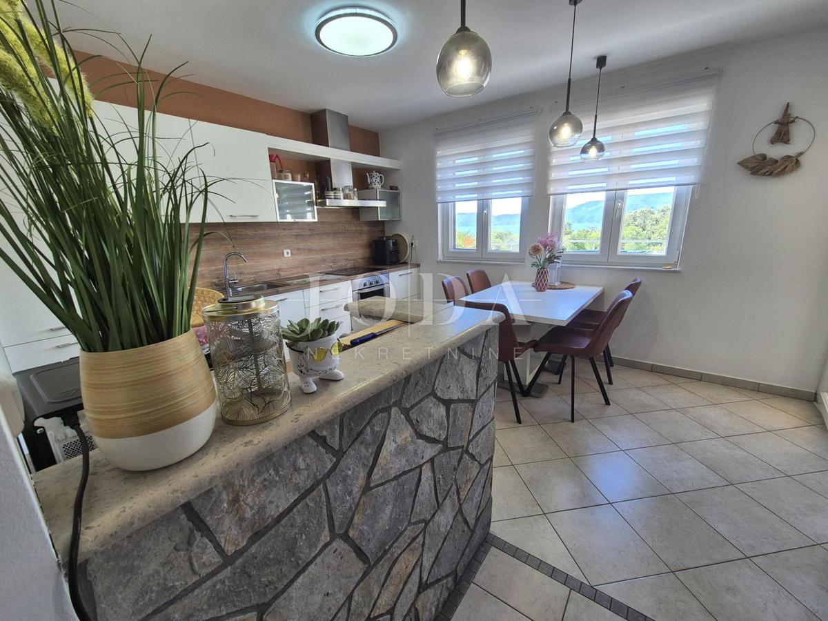 Appartamento al piano terra con vista mare