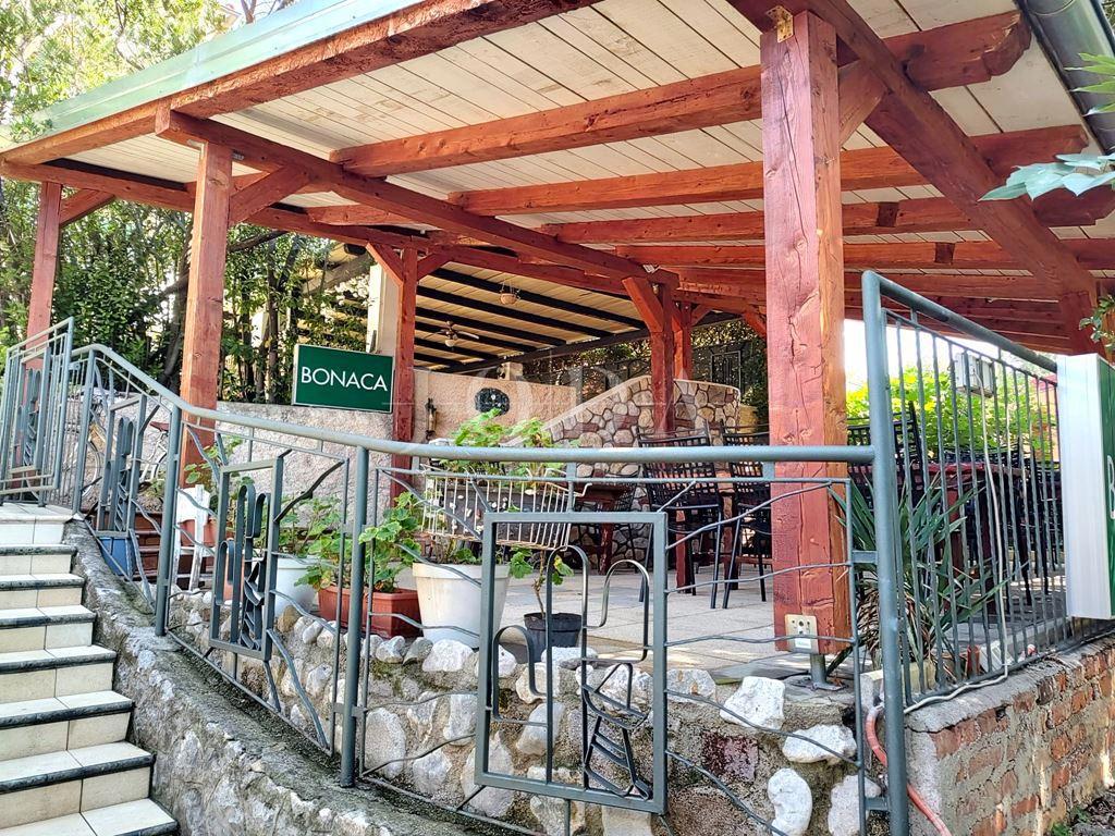 RIKVENICA – Pensione con ristorante, a 30 metri dal mare