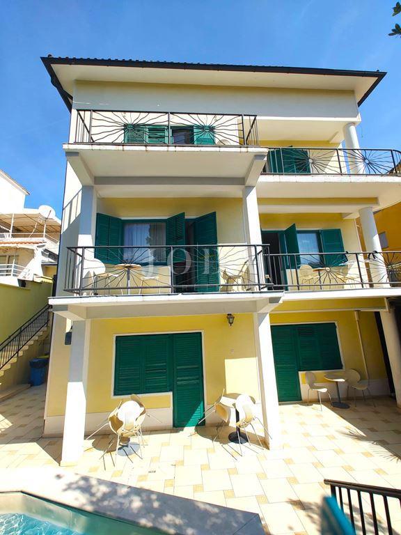 RIKVENICA – Pensione con ristorante, a 30 metri dal mare