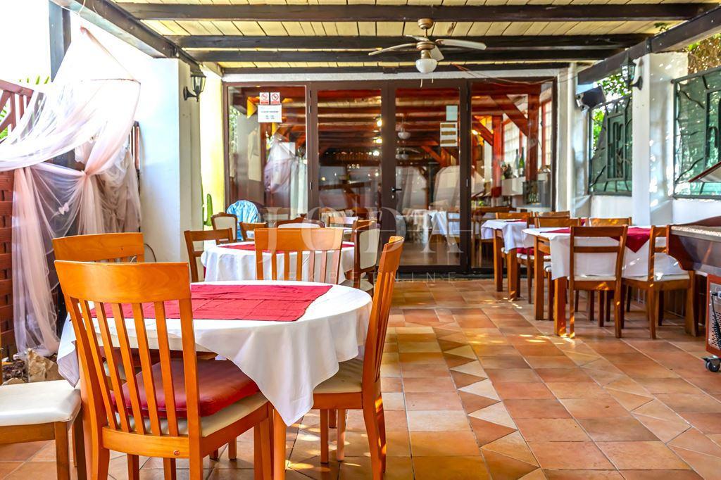 RIKVENICA – Pensione con ristorante, a 30 metri dal mare