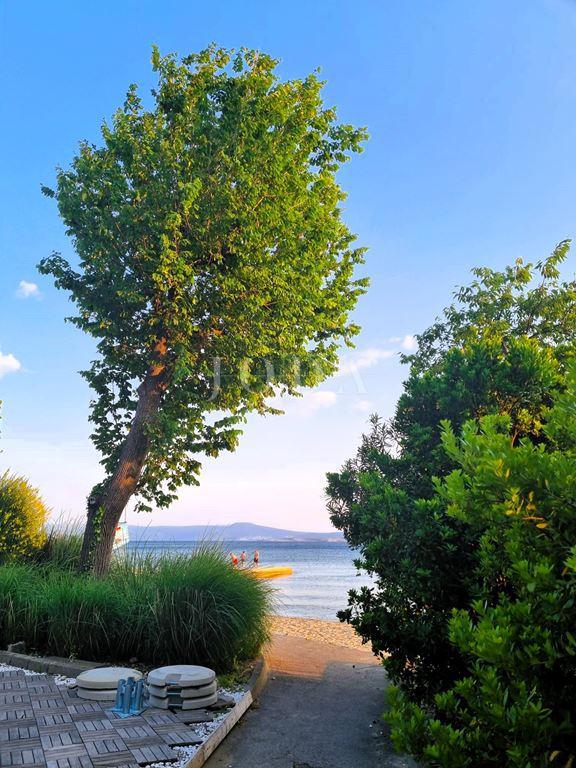 RIKVENICA – Pensione con ristorante, a 30 metri dal mare