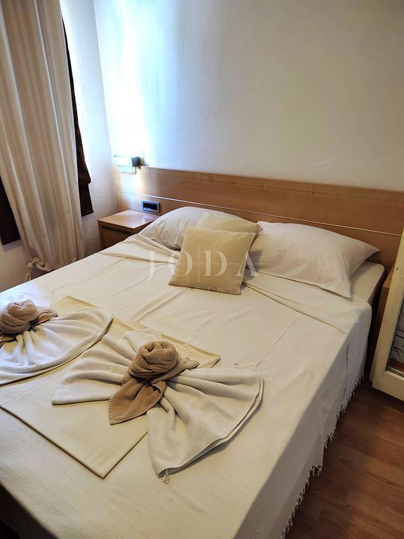 RIKVENICA – Pensione con ristorante, a 30 metri dal mare