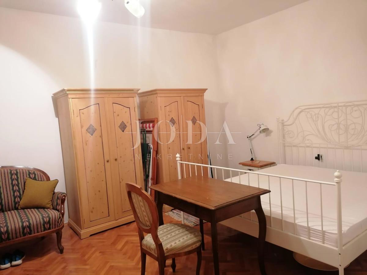 Bribir – Casa più vecchia con grande giardino, garage e spazi aggiuntivi