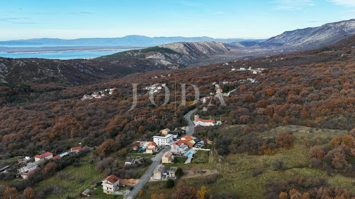 Bribir – Casa più vecchia con grande giardino, garage e spazi aggiuntivi