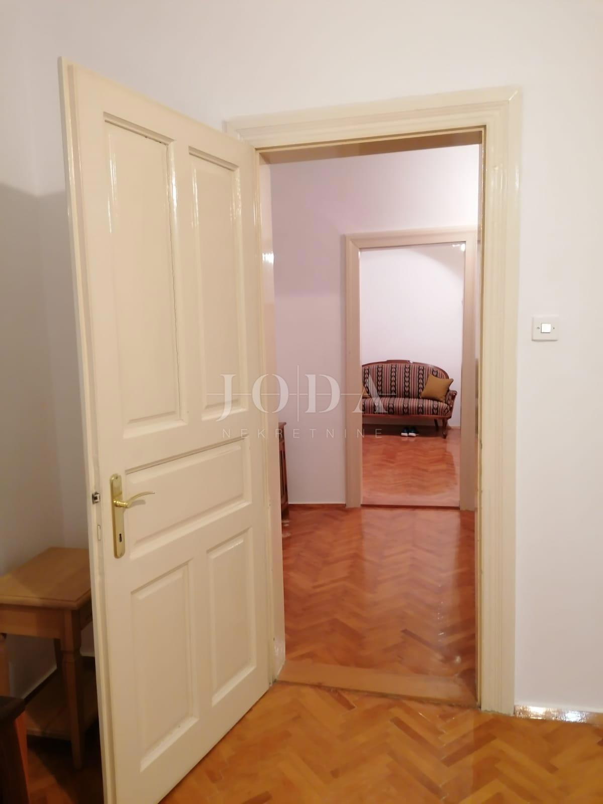 Bribir – Casa più vecchia con grande giardino, garage e spazi aggiuntivi