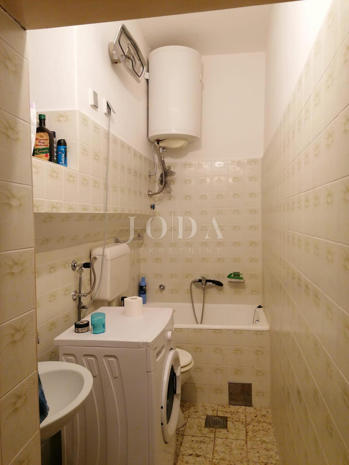 Bribir – Casa più vecchia con grande giardino, garage e spazi aggiuntivi