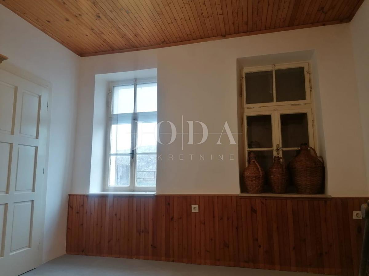 Bribir – Casa più vecchia con grande giardino, garage e spazi aggiuntivi