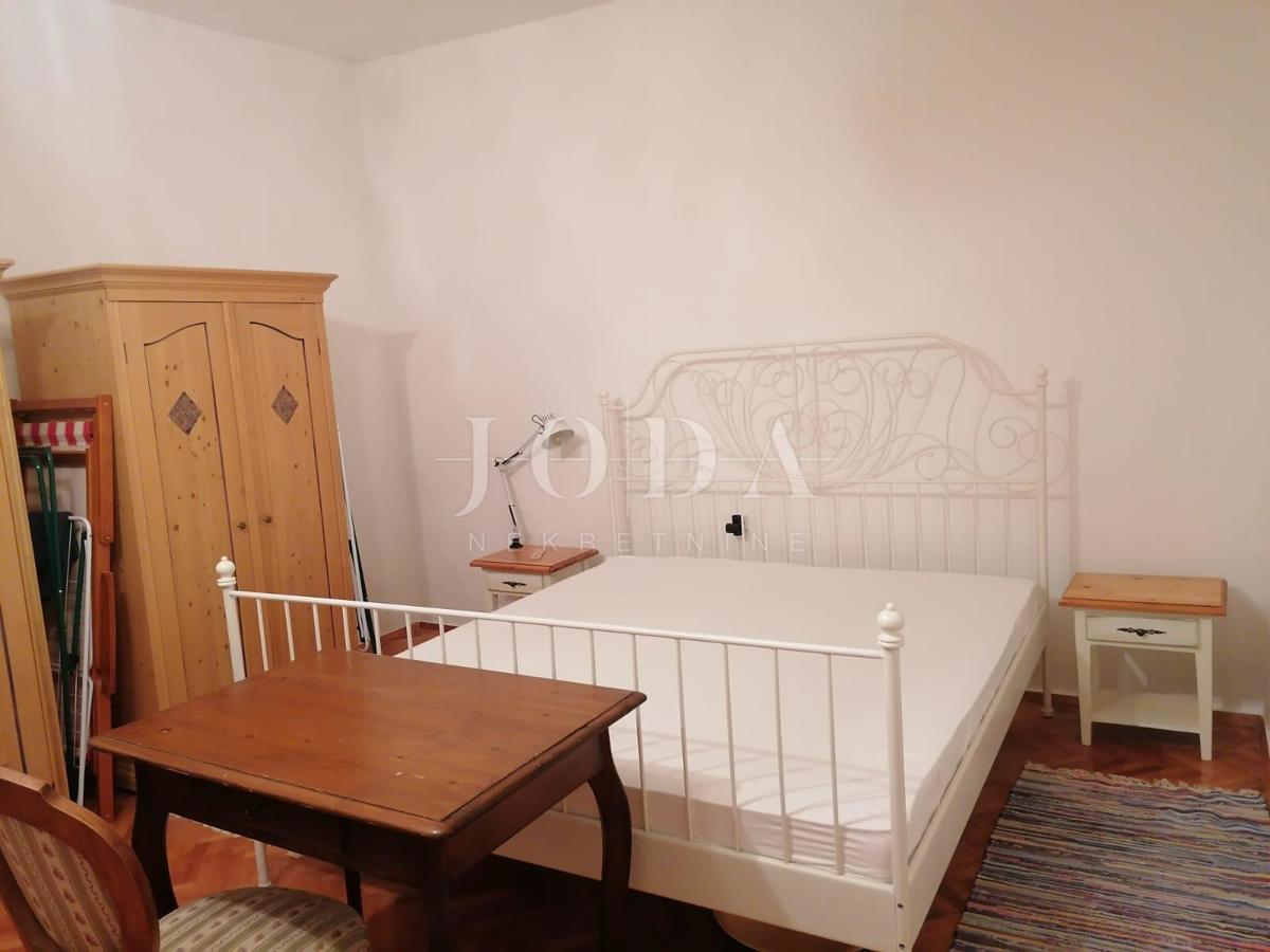 Bribir – Casa più vecchia con grande giardino, garage e spazi aggiuntivi