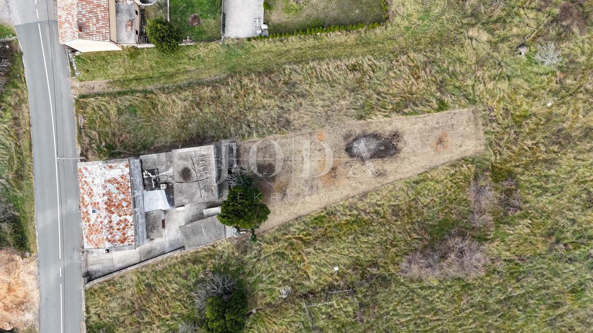 Bribir – Casa più vecchia con grande giardino, garage e spazi aggiuntivi