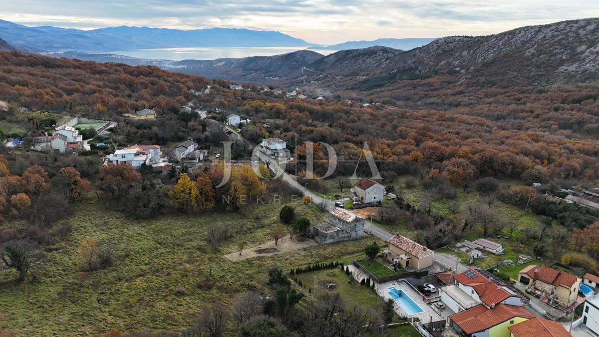 Bribir – Casa più vecchia con grande giardino, garage e spazi aggiuntivi