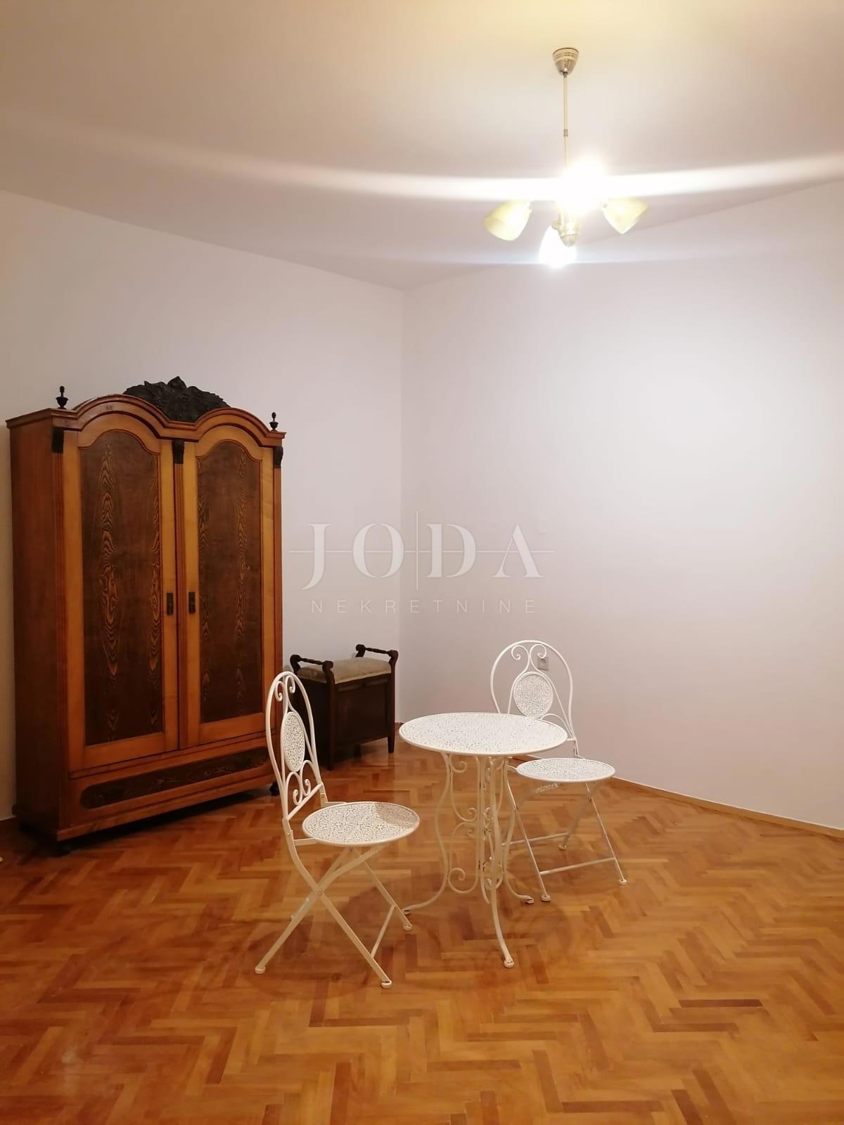 Bribir – Casa più vecchia con grande giardino, garage e spazi aggiuntivi