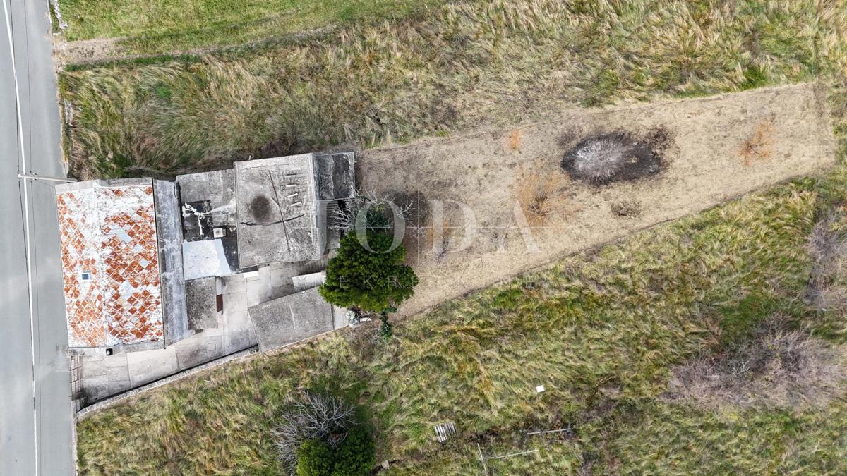 Bribir – Casa più vecchia con grande giardino, garage e spazi aggiuntivi