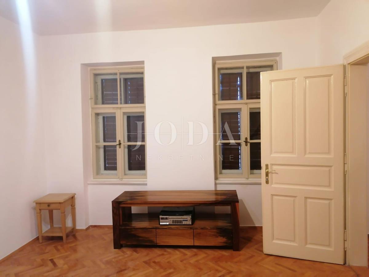 Bribir – Casa più vecchia con grande giardino, garage e spazi aggiuntivi