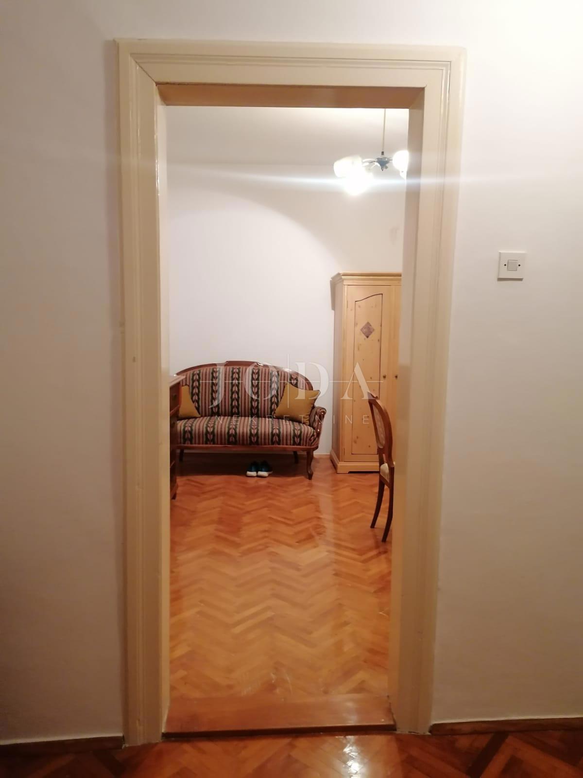 Bribir – Casa più vecchia con grande giardino, garage e spazi aggiuntivi