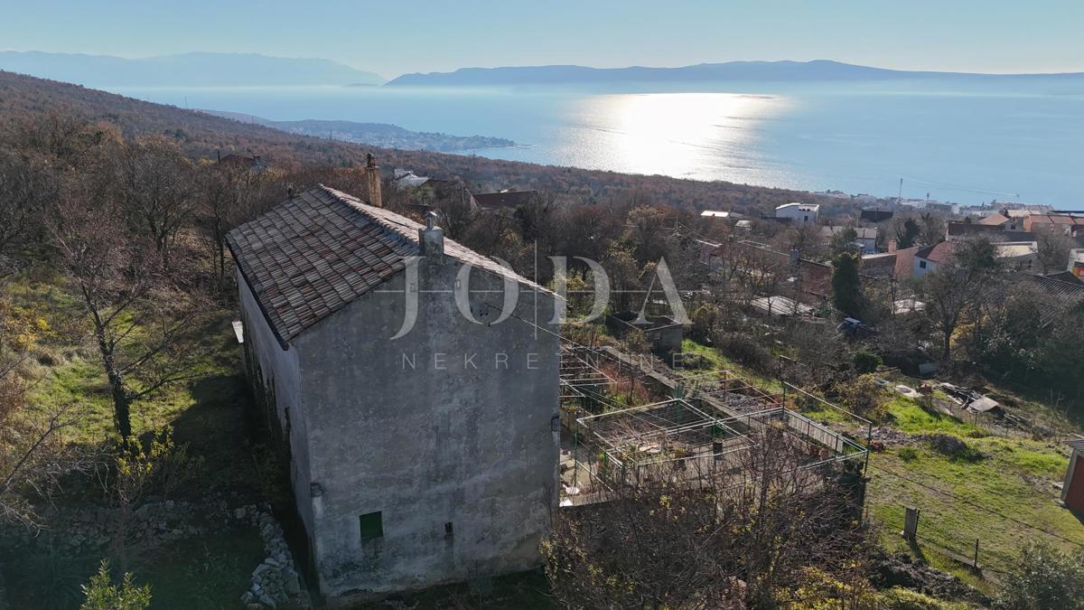 Casa in pietra con ampio terreno e vista mare – Crikvenica
