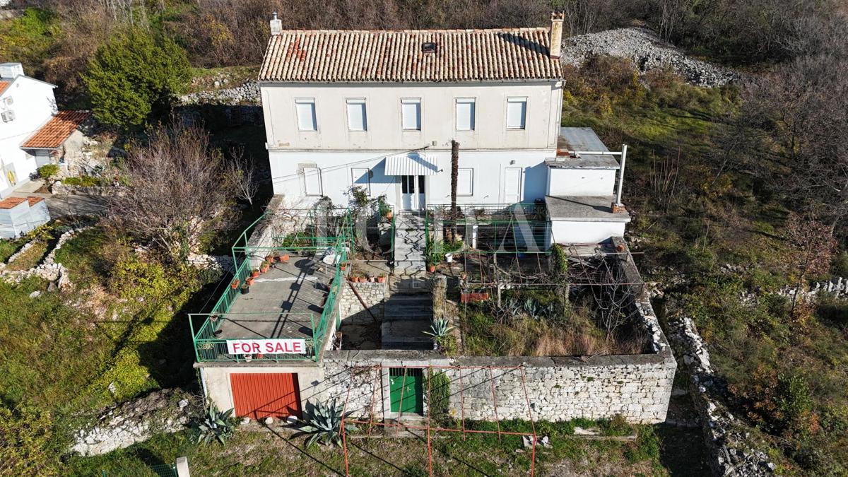 Casa in pietra con ampio terreno e vista mare – Crikvenica