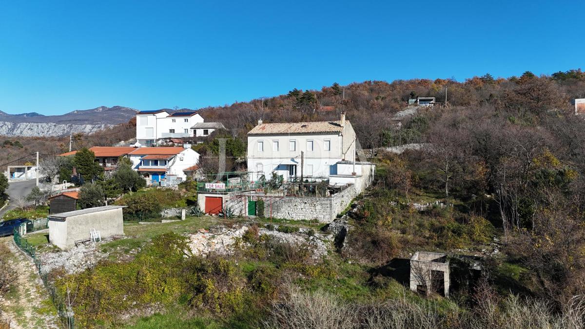 Casa in pietra con ampio terreno e vista mare – Crikvenica