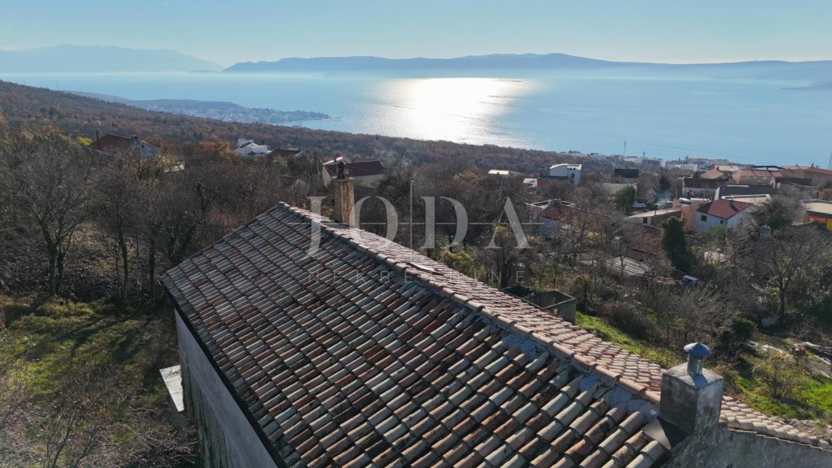 Casa in pietra con ampio terreno e vista mare – Crikvenica