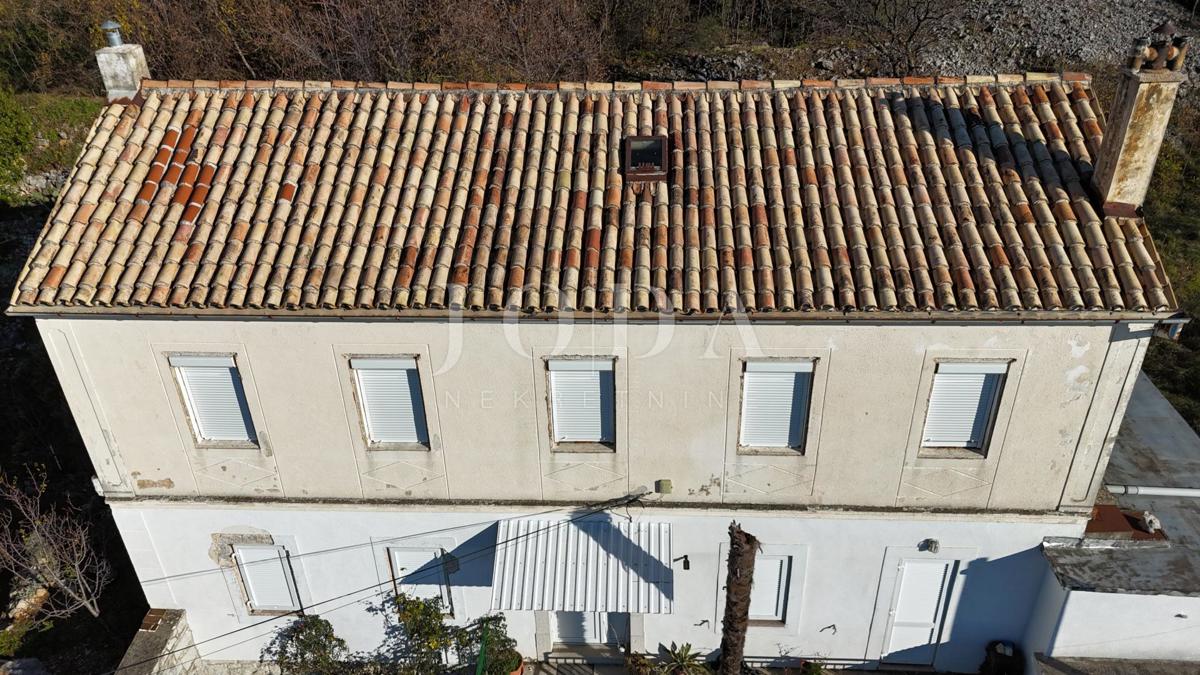 Casa in pietra con ampio terreno e vista mare – Crikvenica