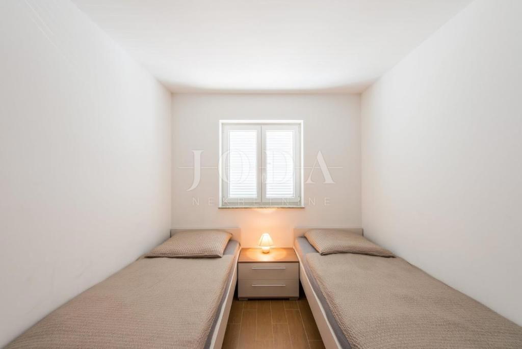 Casa indipendente con quattro appartamenti e piscina